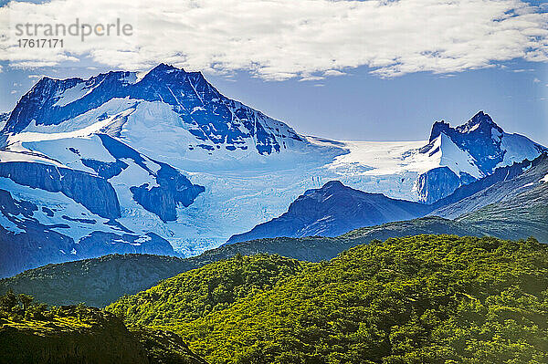 Gebirgslandschaft der Anden im Parque Nacional Los Glaciares  Patagonien; Gebirgslandschaft der Anden bei El Chalten im Parque Nacional Los Glaciares  Patagonien  Argentinien.