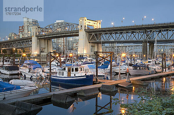 Boote  False Creek  Burrard Bridge  Vancouver  British Columbia  Kanada