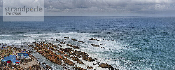 Blick vom Cape St. Blaize Leuchtturm in der Nähe von Mossel Bay  Garden Route  Südafrika; Westkap  Südafrika