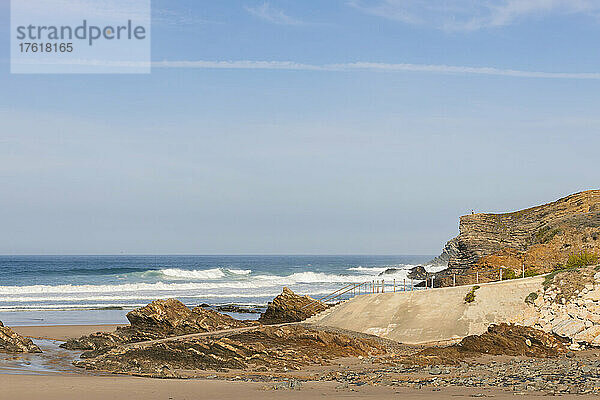 Strand von Zambujeira do Mar; Zambujeira do Mar  Alentejo  Portugal