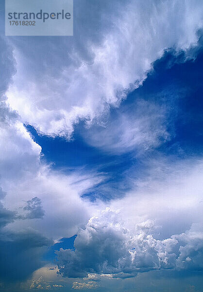 Gewitterwolken  südwestlich von Hanley  Saskatchewan  Kanada