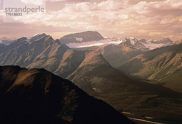 Blick vom Mount Saint Piran in der Nähe des Lake Louise Banff National Park  Kanada