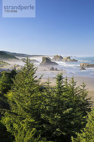 Das Morgenlicht verleiht Cape Sebastian an der Küste von South Oregon Schönheit; Oregon  Vereinigte Staaten von Amerika