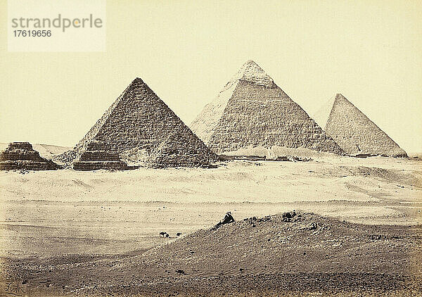 Der Pyramidenkomplex von Gizeh in der Nähe von Kairo  Ägypten  fotografiert vom englischen Fotografen Francis Frith in der Mitte des 19. Von links nach rechts: Cheops-Pyramide (bekannt als die Große Pyramide)  die Chephren-Pyramide und die Pryamide von Menkaure. Die Pyramiden sind heute Teil des UNESCO-Weltkulturerbes.