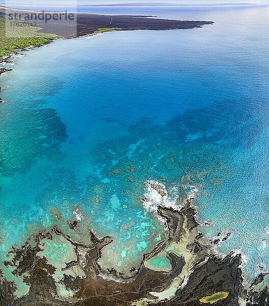 Das Ahihi-Kinau Natural Area Reserve wurde 1973 eingerichtet  um den jüngsten Lavastrom auf Maui und die küstennahen Korallenriff-Ökosysteme sowie die dort vorkommenden Anchialin-Teiche zu erhalten und zu schützen; Maui  Hawaii  Vereinigte Staaten von Amerika