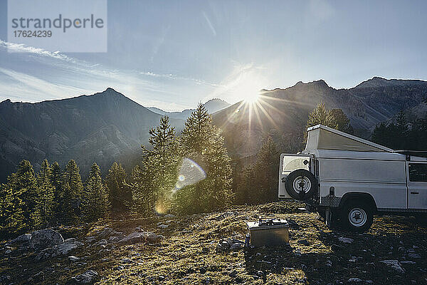 Wohnmobil am Col d'Izoard am Morgen  Arvieux  Frankreich