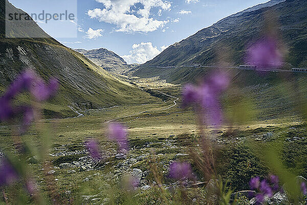 Malerische Aussicht auf die Bergkette am Passo Forcola  Livigno  Italien