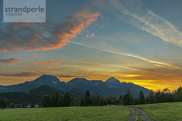 Wendelsteinmassiv im trüben Morgengrauen