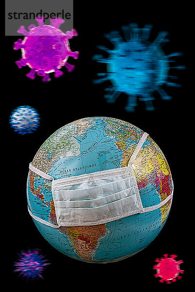 Planet Erde mit einer Maske zur Veranschaulichung des Kampfes gegen die Kontamination mit dem Coronavirus Covid-19.