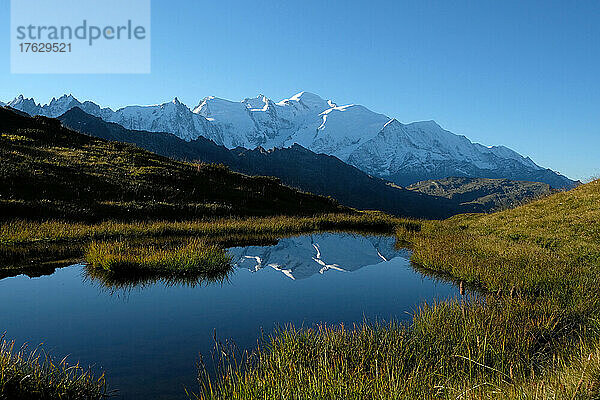 Mont-Blanc-Massiv aus dem Naturschutzgebiet Passy 74.