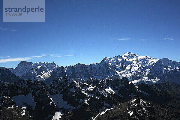 Mont-Blanc-Massiv und Rote-Nadeln-Massiv vom Mont Buet 74.