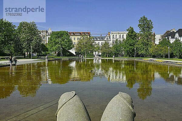 Altbauten  Teich  Schillerpark  Schillerstraße  Cottbus  Brandenburg  Deutschland  Europa