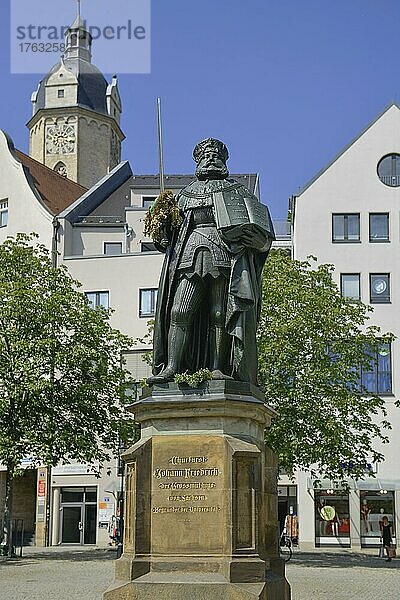 Hanfried  Bronzestandbild Kurfürst und Universitätsgründer  Johann Friedrich der Großmütige  Markt  Jena  Thüringen  Deutschland  Europa
