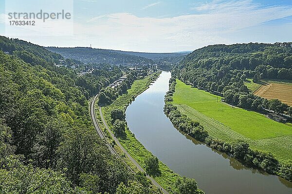 Blick in das Wesertal vom Weser-Skywalk Richtung Karlshafen  Nordrhein-Westfalen  Deutschland  Europa
