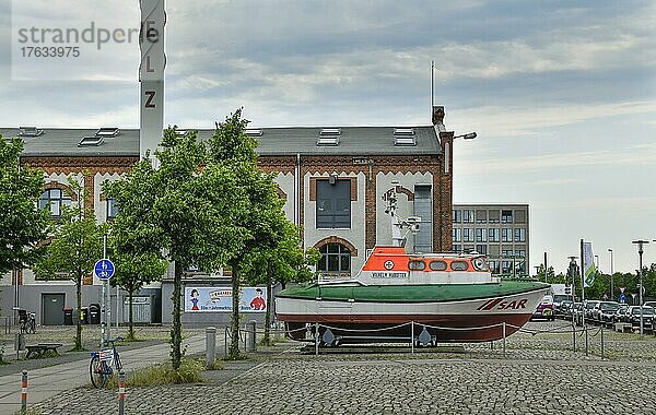 BLG-Forum  Rettungsboot  Am Speicher XI  Überseestadt  Bremen  Deutschland  Europa