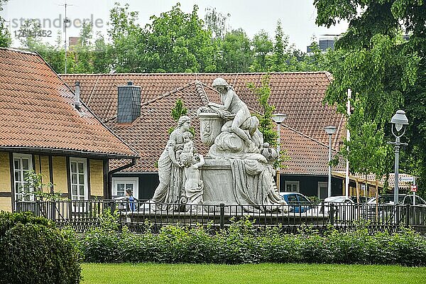 Caroline-Mathilde-Denkmal am Osteingang  Französischer Garten  Celle  Niedersachsen  Deutschland  Europa