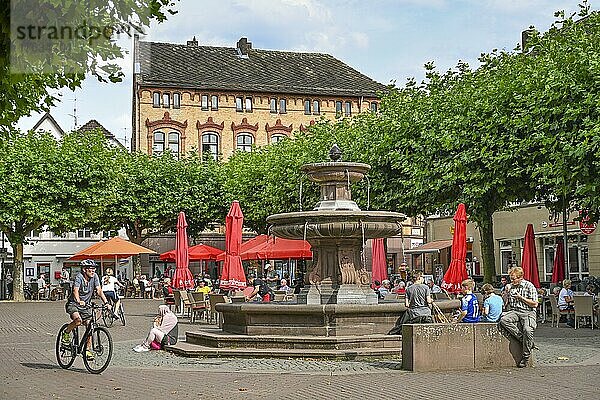Brunnen  Marktplatz  Altstadt  Holzminden  Niedersachsen  Deutschland  Europa