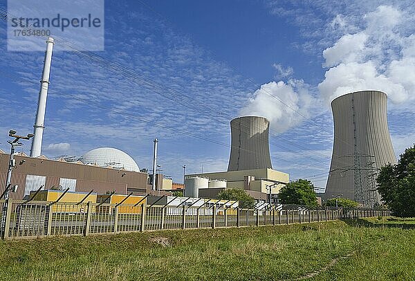 Kernkraftwerk Grohnde  Kühltürme  Niedersachsen  Deutschland  Europa