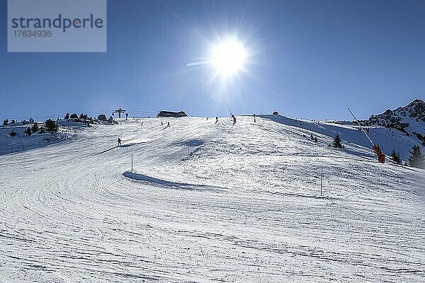 Leere Skipiste bei Plantry  Vallee de Meribel  Departement Savoie  Frankreich  Europa