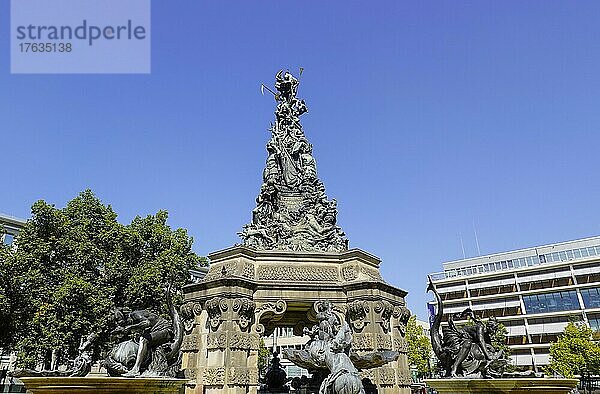 Bronzebrunnen  Paradeplatz  Mannheim  Baden-Württemberg  Deutschland  Europa