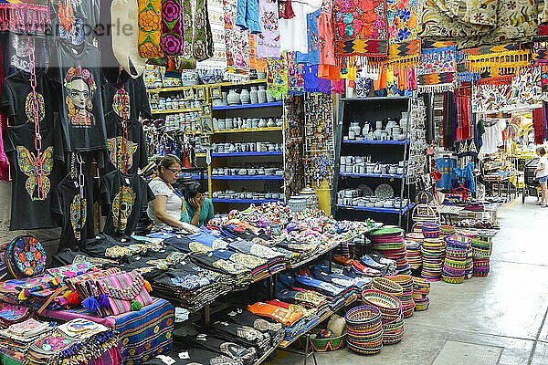 Kunsthandwerker-Markt Mercado De Artesanias La Ciudadela  Mexiko Stadt  Mexiko  Mittelamerika