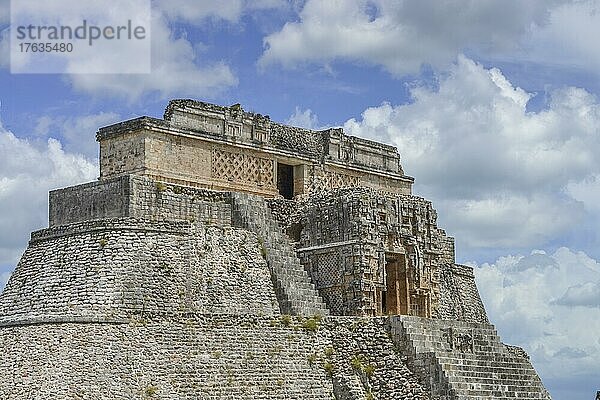 Westseite  Pyramide des Zauberers (Piramide del Adivino)  Uxmal  Yucatan  Mexiko  Mittelamerika