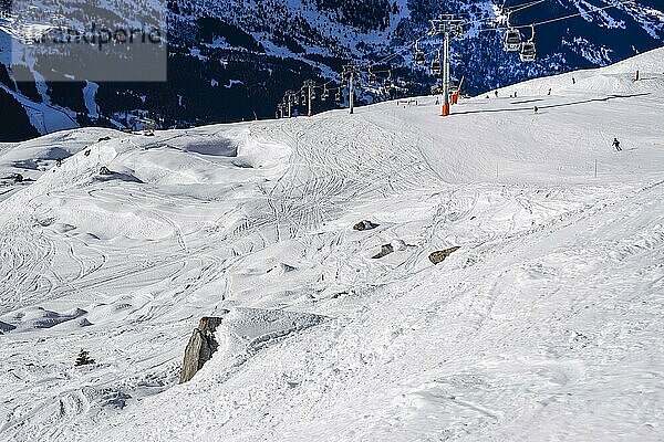 Unfallort Michael Schumacher am Gipfel des Sauliere zwischen den Pisten Chamois (rot) (rechts) und Biche (blau) (links)  Vallee de Meribel  Departement Savoie  Frankreich  Europa