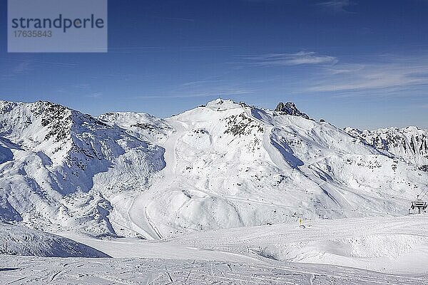 Skipiste am Gipfel Sauliere  Vallee de Courchevel  Departement Savoie  Frankreich  Europa
