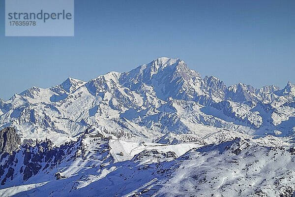 Mont Blanc Massiv  im Vordergrund Berge des Vallee de Courchevel  Departement Savoie  Frankreich  Europa