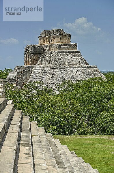 Pyramide des Zauberers (Piramide del Adivino)  Uxmal  Yucatan  Mexiko  Mittelamerika