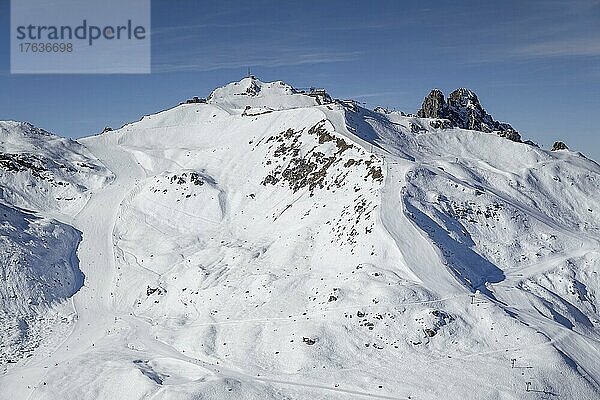 Skipiste am Gipfel Sauliere  Vallee de Courchevel  Departement Savoie  Frankreich  Europa