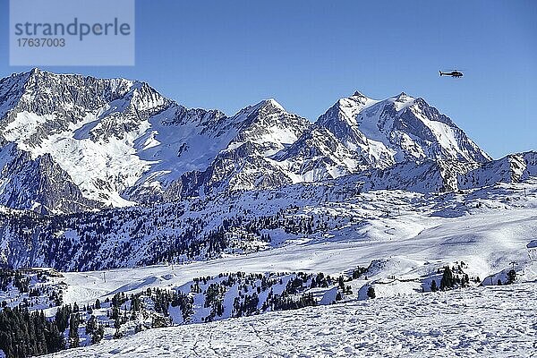 Skipiste und Bergwelt bei Couchevel Moriond  Vallee de Courchevel  Departement Savoie  Frankreich  Europa