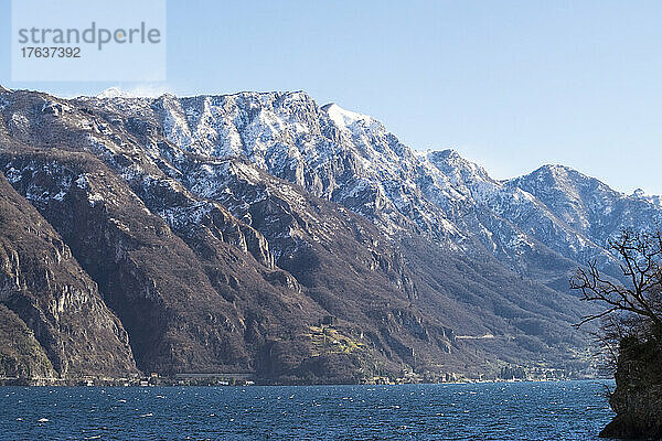 Italien  Como  Comer See und schneebedeckte Alpen