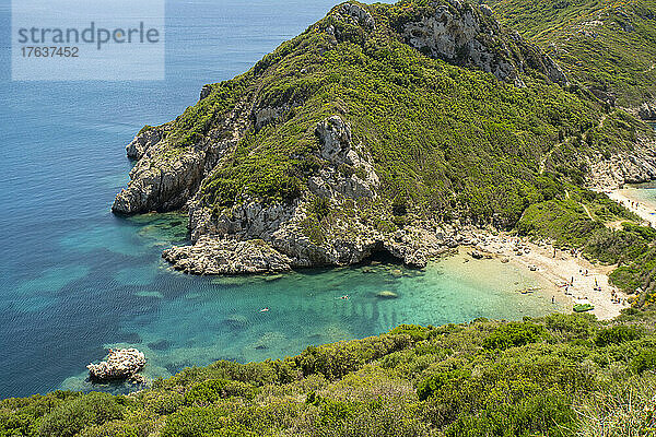Griechenland  Insel Korfu  Kerkyra  Strand von Porto Timoni und türkisfarbene Bucht