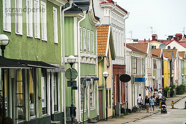 Schweden  Västervik  bunte Häuser in der Altstadt