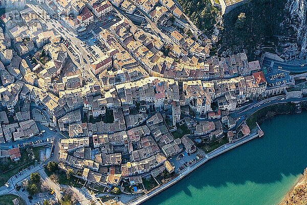 Luftbild der Altstadt von Sisteron  Provence  Frankreich  Europa
