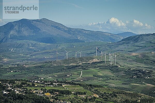 Landschaft nördlich Erice  Windräder  West-Sizilien  Italien  Europa