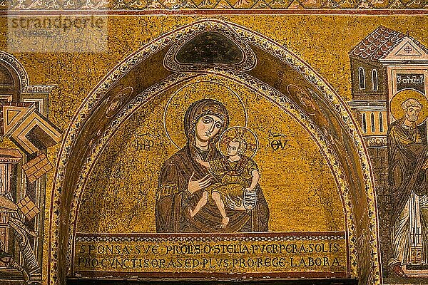 Maria mit dem Kinde  Kathedrale Santa Maria Nuova  Monreale  Sizilien  Italien  Europa