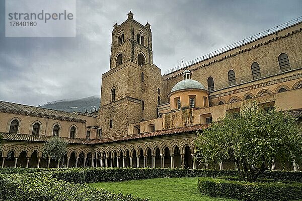 Kreuzgang  Benediktinerkloster  Kathedrale Santa Maria Nuova  Monreale  Sizilien  Italien  Europa
