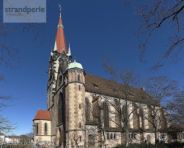 Dreieinigkeitskirche  Evangelisch-lutherische Pfarrkirche  im neugotischen Stil 1900/1903 errichtet  wiederhergestellt 1950  Nürnberg  Mittelfranken  Bayern  Deutschland  Europa