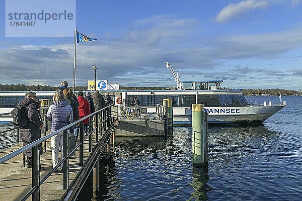 BVG-Fähre  Wannsee  Kladow  Wannsee  Zehlendorf  Berlin  Deutschland  Europa