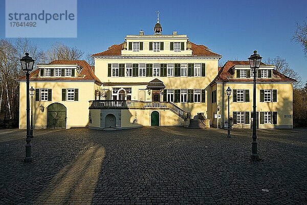 Herrenhaus von Schloss Eulenbroich  Rösrath  Nordrhein-Westfalen  Deutschland  Europa