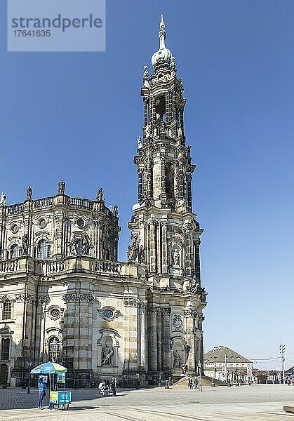 Hofkirche auf dem Schlossplatz  Altstadt Dresden  Sachsen  Deutschland  Europa