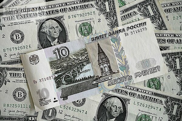 Rubel  US-Dollar  Banknoten  Geldscheine  Studioaufnahme