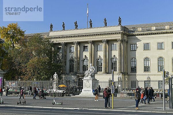 Hauptgebäude  Humboldt-Universität  Unter den Linden  Mitte  Berlin  Deutschland  Europa