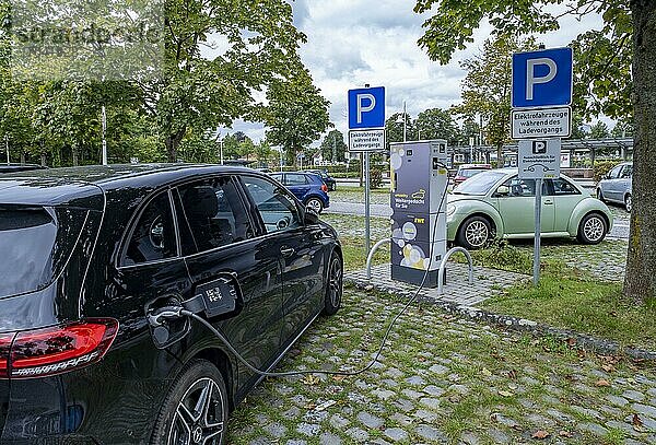 Ladesäule für Elektroautos von EWE  Bad Zwischenahn  Niedersachsen  Deutschland  Europa