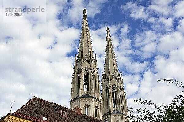 Türme der spätgotischen Pfarrkirche St. Peter und Paul  Görlitz  Oberlausitz  Sachsen  Deutschland  Europa