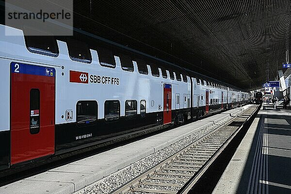 SBB Personenzug  HB Zürich  Schweiz  Europa