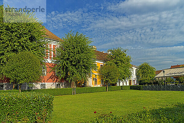 Zentralplatz  Straßenansicht  Park