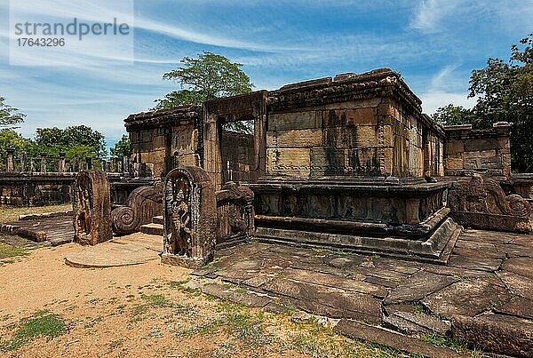 Antike Ruinen der QuadrangleGruppe in der antiken Stadt Pollonaruwa  berühmtes Touristenziel und archäologische Stätte  Sri Lanka  Asien